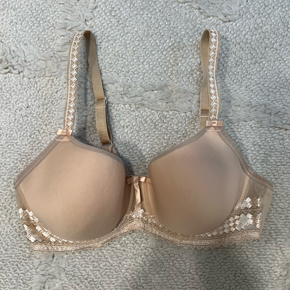 Fantasie luxury bra, beige size 32DD, lightly padded underwear. Gorgeous bra!